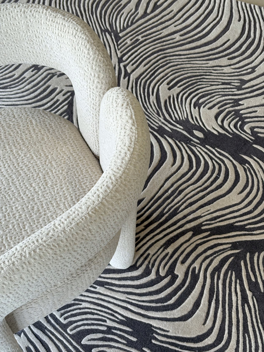 Luxury abstract rug for modern living room decor