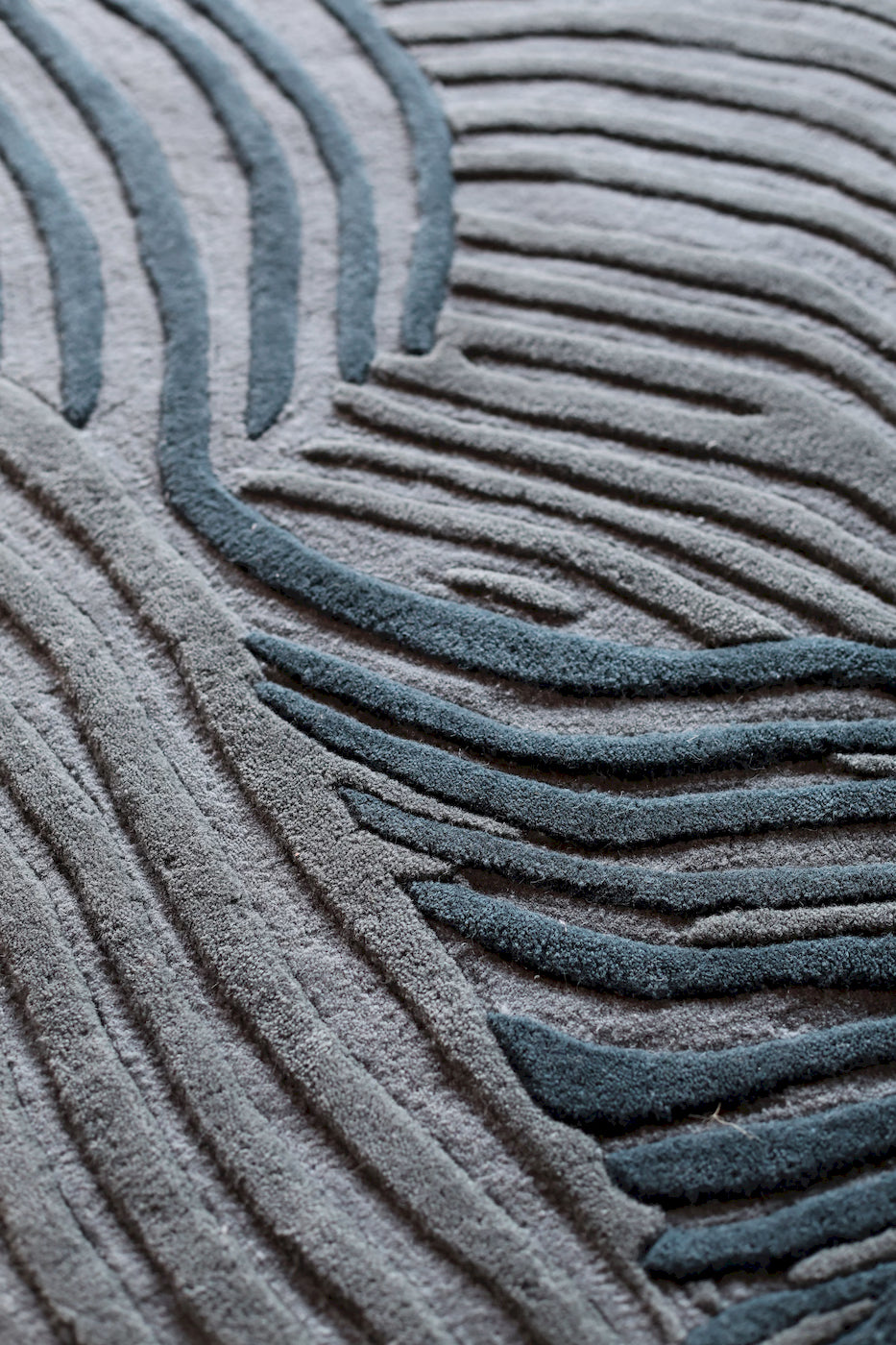 Modern abstract rug with flowing lines and texture