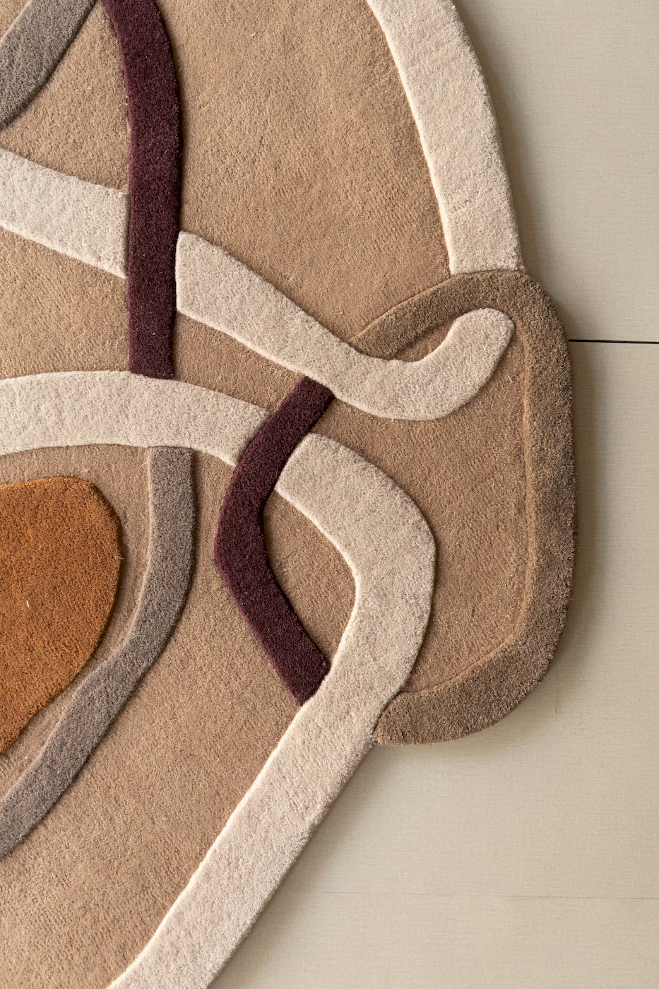 Contemporary abstract handmade wool rug with chain link design