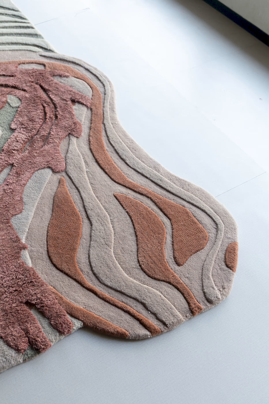 Modern earthy abstract rug with organic flowing pattern