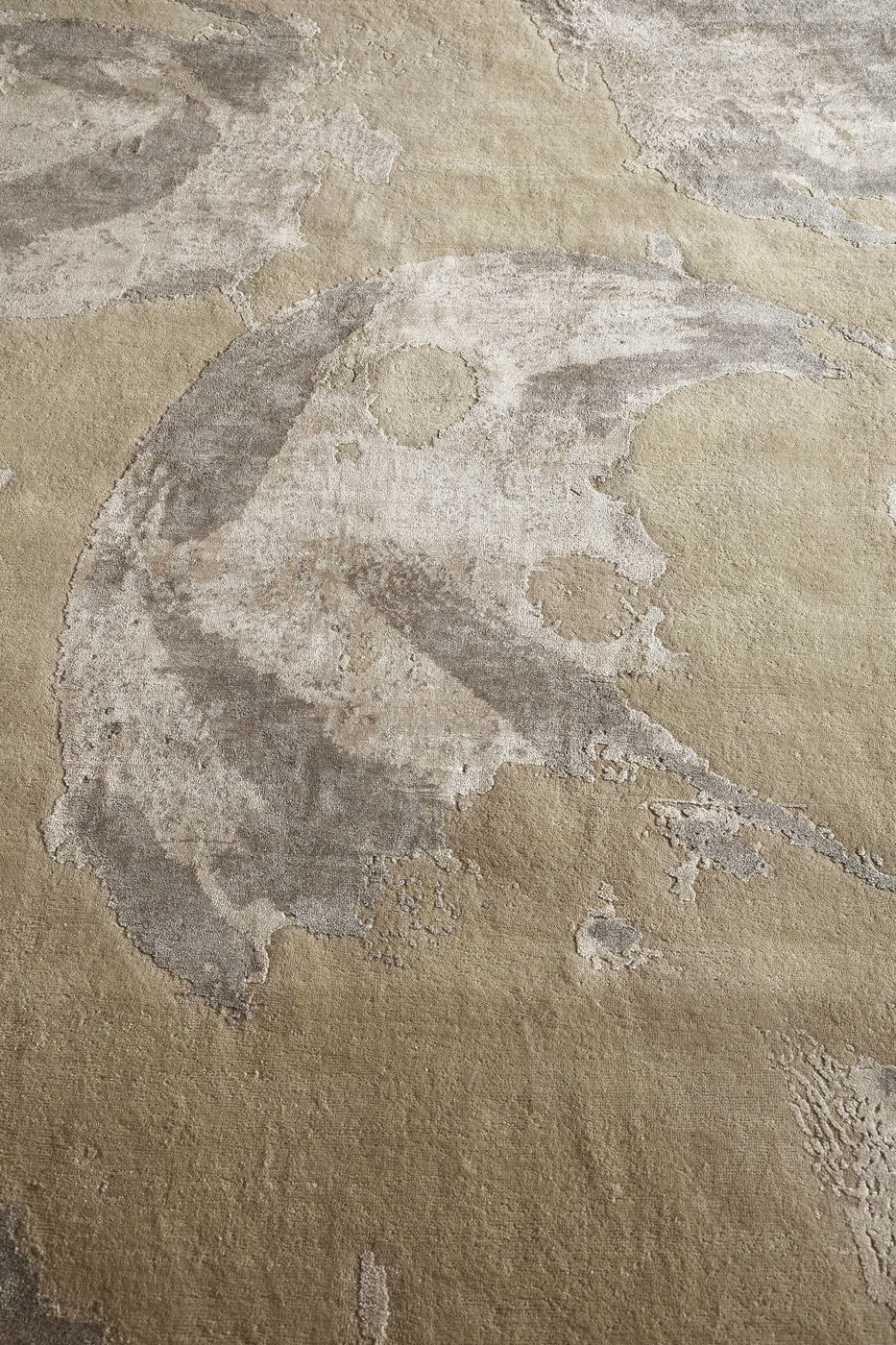 Contemporary abstract rug with soft neutral tones
