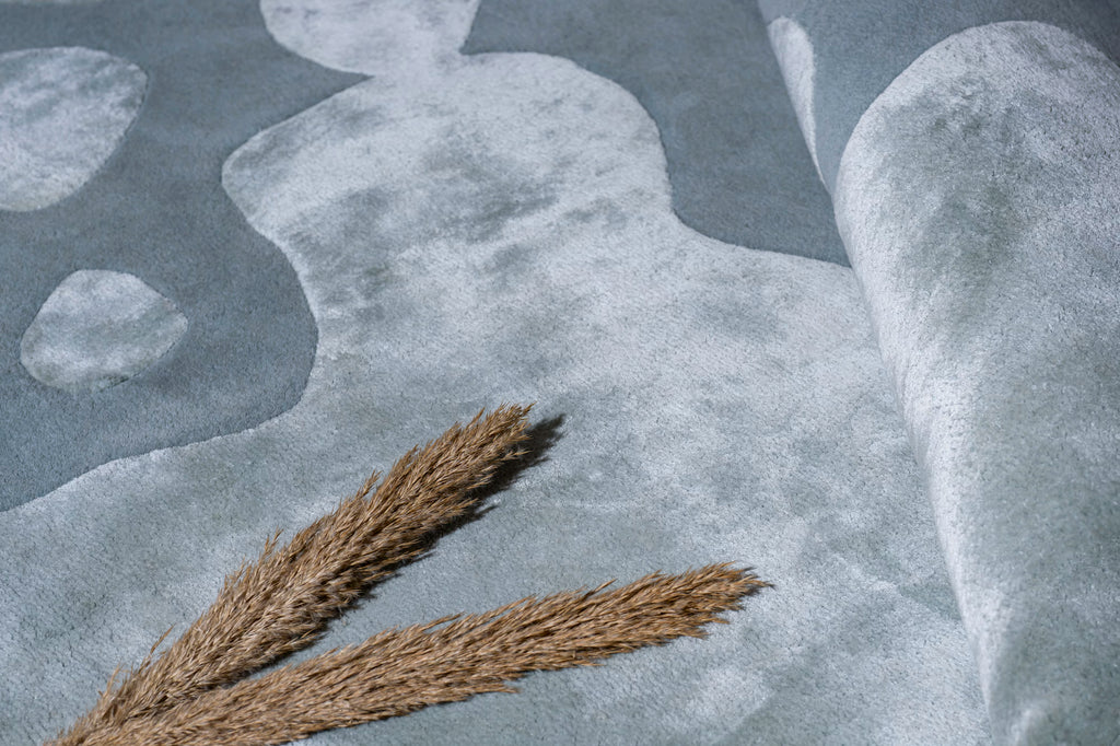 Organic abstract wool and tencel area rug with sculpted design